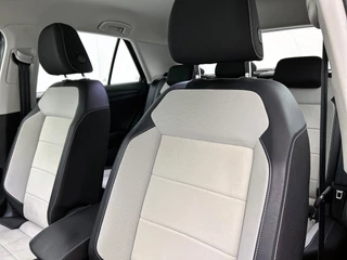 Volkswagen T-ROC 1.5 TSI Style | Automaat | Adaptive cruise | Parkeersensoren | Airco / 23
