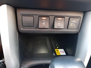 Toyota Corolla Cross 2.0 HYBRID FIRST EDITION BLIND-SPOT ELEK-ACHTERKLEP KEYLESS LM-VELGEN PARK-SENSOREN APPLE/ANDROID STOELVERW DRAADLOOS-LADEN AD-CRUISE BLUETOOOTH DAB+ / 25