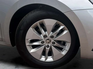 Škoda Octavia Combi 1.0 e-TSI Sport Business / 35