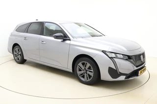 Peugeot 308 SW 1.2 PureTech Allure | Apple carplay/Android auto | Parkeercamera V + A | Electronic climate control | Draadloze telefoonlader | Stoelverwarming | Navigatie | Parkeersensoren V+A | Automaat / 9
