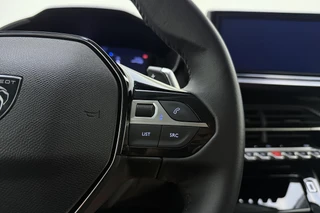 Peugeot 208 1.2 Hybrid 110 e-DCS6 Allure | Parkeersensoren | Appel Carplay/Android Auto draadloos | Climate Control | Cruise Control | Privacy Glass / 19