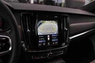 Volvo V90 2.0 B4 Business Pro Inscription| BTW auto | 1e eigenaar | NL auto | 20 inch | Panoramadak | Harman Kardon | BLIS | Stuurverwarming | Stoelverwarming | Head-up | Trekhaak | Cruise control / 25
