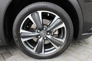 Lexus UX 250h Preference Line NL-AUTO NAVI BLIND SPOT PARKEERSENSOREN SMART-ENTRY APPLE CARPLAY / 11