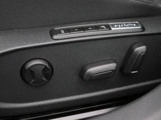 Volkswagen Golf 1.5 eTSi 150 Pk Automaat Style | Adaptive Cruise | Climatronic | Camera | CarPlay | Navigatie | 17 Inch / 22