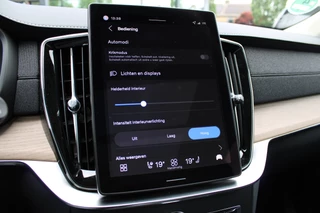 Volvo XC90 2.0 T8 Plug-in hybrid AWD Plus Bright  | Luchtvering | BLIS | Panoramadak | 360 Camera / 40