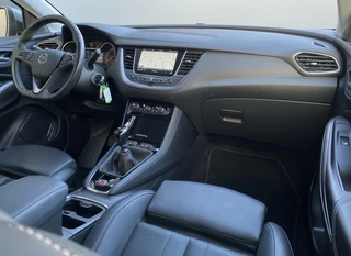 Opel Grandland X 1.2 Turbo Business Executive 130 pk  | 1e eigenaar | dealer onderh. | leder interieur | navigatie | camera | carplay / 17