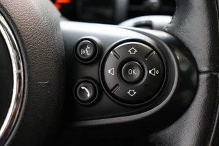 MINI Cooper Hatchback Chili Business 3 deurs  / Navigatiesysteem Professional / Panoramadak / LED / Climate Control / Parkeersensoren / Sportstoelen / Cruise Control / Bluetooth / 17 Inch / Chrome Line / Lichtpakket / Extra Getint Glas / 33
