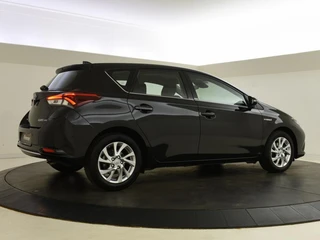 Toyota Auris 1.8 Hybrid Edition S | All Season | Keyless | Parkeersensoren | Navi / 7