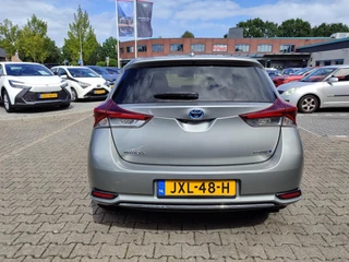 Toyota Auris 1.8 Hybrid DYNAMIC ULTIMATE / 35