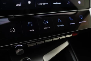 Peugeot 308 SW 1.2 PureTech Allure | Apple carplay/Android auto | Parkeercamera V + A | Electronic climate control | Draadloze telefoonlader | Stoelverwarming | Navigatie | Parkeersensoren V+A | Automaat / 30