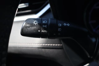 Toyota RAV4 2.5 HYBRID EXECUTIVE JBL NAVI APPLE/ANDROID EL-STOEL MET GEHEUGEN DODEHOEK DETECTIE EL.A.KLEP LED DAB 360* / 17
