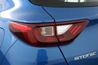 Kia Stonic 1.0 T-GDi MHEV DynamicLine  Navigatie - Achteruitrijcamera - Cruise Control - Apple & Android Carplay - Fabrieksgarantie t/m 14-04-2032 / 38