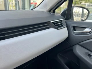 Renault Clio 1.0 TCe 90 Evolution  | Lichtmetaal | Parkeersensoren | Dodehoek | Navigatie | Airco | Cruise Control | Chrome Pakket | Elektrische Ramen | Getint Glas | NL Auto | BTW Auto | Apple CarPlay/Android Auto / 32