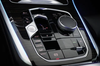 BMW X5 xDrive50e M-sport | PANORAMADAK | INDIVIDUAL VOLLEDER MERINO | HEAD UP | HARMAN KARDON | 360 CAMERA | MAXTON | 22" | / 54