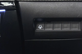 Peugeot 208 1.2 Hybrid 110 e-DCS6 GT Camera Keyless LED Apple CarPlay / 25