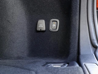 Volvo V60 T6 Plug-in Hybrid 350PK AWD Plus Dark / 26