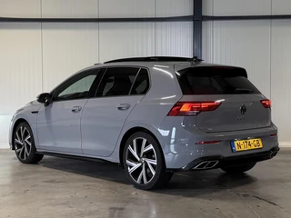 Volkswagen Golf 1.5 eTSI R-Line Pano Virtual Camera IQ Light / 25