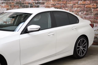 BMW 3 Serie Sedan 318i Executive Sport Line Automaat  / Live Cockpit Professional / Stoelverwarming / Parkeersensoren voor+achter / LED / 18 Inch / DAB / Climate Control / Shadow Line / Extra Getint Glas / Apple CarPlay / Cruise Control / Lichtpakket / 8