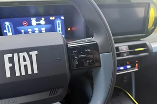 Fiat Grande Panda La Prima 11 kW 44 kWh | Navigatie | Camera | Stoelverwarming | Stuurverwarming | Cruise control | LED verlichting | Lichtmetalen velgen / 23