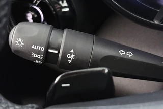 Alfa Romeo Junior 1.2 Turbo Hybrid Ibrida Speciale Pack Techno Stoelverwarming Camera / 37
