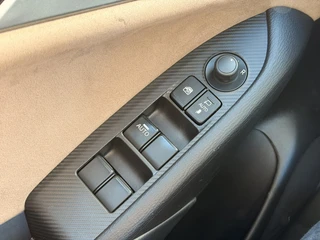 Mazda CX-3 2.0 SkyActiv-G 121 Luxury Aut. Leder/alca CarPlay Keyless Cruise / 16