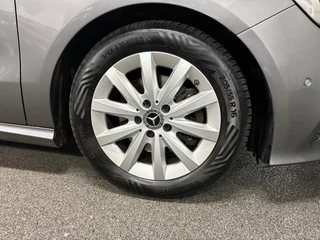 Mercedes-Benz A-Class 180 Business Solution/ Automaat/ NL auto/ Sensoren/ Achteruitrijcamera / 41