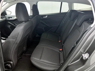 Ford Focus Wagon 1.5 EcoBoost Active Business Automaat | Adaptive Cruise | Stoelverwarming | Camera | Parkeersensoren | Trekhaak / 24