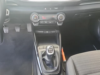 Kia Stonic 1.0 T-GDi MHEV DynamicLine | Navigatie | Camera | Climate control | Cruise control | Apple Carplay / Android Auto | Parkeersensoren achter | / 31