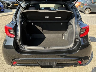 Toyota Yaris 1.5 Hybrid GR SPORT PANODAK STOEL/STUURVERW JBL-AUDIO HEAD-UP 18'' LM-VELGEN PARK-SENSOREN NAVI KEYLESS CAMERA APPLE/ANDROID NL-AUTO 1E-EIG / 16