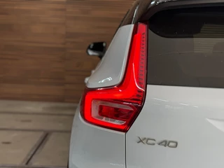 Volvo XC40 1.5 T3 R-Design | Pano | Winterpakket | Elektr voorstoelen+memory | Camera | Carplay / 30