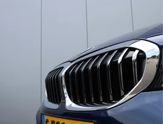 BMW 3 Serie 320i High Executive Edition  | Schuifdak | Leder | Camera | Org. NL / 9