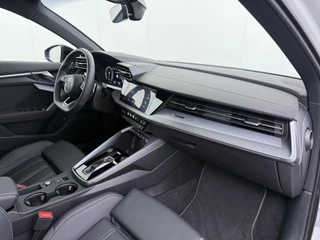 Audi A3 Sportback 45 TFSI e S edition Competition 272pk PHEV| 8.000KM!  | INCL. BTW | 143km RANGE WLTP!! | ADD. CRUISE | PANORAMADAK | FABRIEKSGARANTIE t/m 04-2027| MEGA COMPLETE AUTO| S-LINE BINNEN + BUITEN| LEDER| / 43