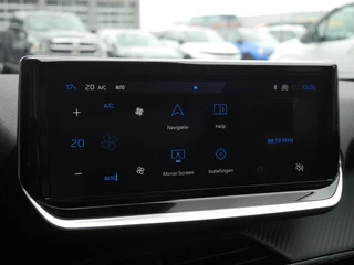 Peugeot e-2008 EV Allure Avantage 54 kWh | Camera rondom | Adaptieve cruise control | Navigatie | Draadloze telefoonoplader | Lichtmetalen velgen | Nieuwe auto | 406KM Actieradius WLTP / 20