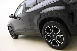 Jeep Avenger Altitude 54 kWh | Adaptive Cruise control | Climate control | Camera | 18" Lichtmetalen velgen | Getint glas | Keyless | Bluetooth | Draadloze telefoonlader / 19