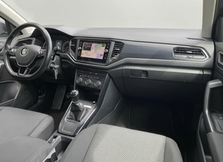 Volkswagen T-Roc 1.0 TSI Style 116 pk  | adaptieve cruise control | navigatie | parkeersensoren | all season banden | climate control / 16