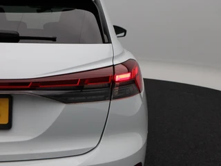 Audi Q4 e-tron 40 Launch edition S Competition 77 kWh 204 Pk | Stoelverwarming | Panorama dak | Adaptive Cruise | Matrix LED | Camera | CarPlay | 21 inch | 93.167 Km !! / 16