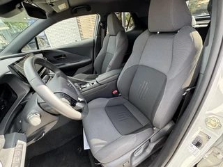 Toyota C-HR 2.0 PLUG-IN HYBRID 220 FIRST EDITION STOEL/STUURVERW BLIND-SPOT PARK-SENSOREN NAVI APPLE/ANDROID EL-ACHTERKLEP 18" LM-VELGEN / 11