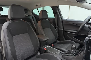 Opel Astra 1.4 Innovation Automaat | Navigatie | Camera | AGR Stoelen | Keyless | Climate control | Lichtmetalen velgen | Cruise control / 14