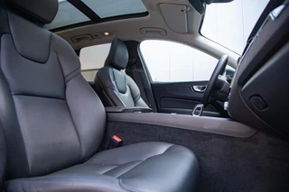 Volvo XC60 2.0 T6 Plug-in hybrid AWD Core Bright Panorama|Leder / 14