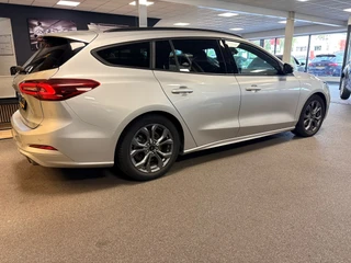 Ford Focus Wagon 1.0 EcoBoost Hybrid ST Line X automaat / Camera / cruise / stoel en stuurverwarming / 7