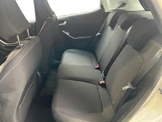 Ford Fiesta 1.0 EcoBoost Hybrid Titanium | Apple Carplay / Android Auto | Stoel + Stuurverwarming | Cruise Control | Parkeersensoren Achter | Lichtsensor | Climate Control | Verwarmbare Voorruit / 24