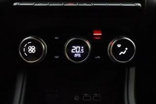 Mitsubishi ASX 1.0 MPI Turbo Intense | Model Captur | Navigatie | Climate control | Camera | Lichtmetalen velgen | Extra getint glas | Parkeersensoren | Cruise control | Lage kilomerstand / 20