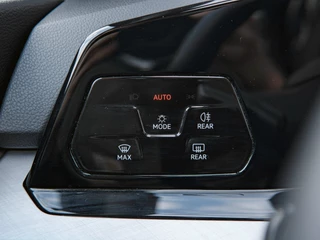 Volkswagen Golf Variant 1.5 eTSI Life Business | PANO | WINTERPAKKET | ADAPTIVE / 32