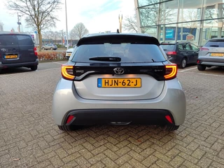 Toyota Yaris Hybrid 115 DYNAMIC STOEL/STUURVERW PARK-SENSOREN BLIND SPOT CAMERA KEYLESS 16'' LM-VELGEN CAMERA NAVI CLIMA AD-CRUISE APPLE/ANDROID / 34