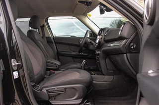 MINI Countryman 1.5 Cooper Essential | 1e eigenaar | NL auto | Driving Assistant | Camera | Sportstuur | Keyless entry | Stoelverwarming | LED | Carplay | DAB | Navigatie | PDC / 15