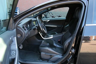 Volvo V60 2.0 T4 Momentum R-Design Camera achter | Parkeersensoren V+A | Navi / 24