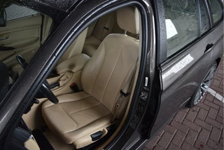 BMW 3 Serie Touring 320i xDrive High Executive M 184 pk  | Vol | HUD | Elekt.haak | Keyless | Open dak | Camera | LED/Xenon | LM-Velgen 19" / 17