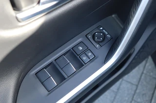 Toyota RAV4 2.5 HYBRID DYNAMIC CAMERA ADAP-CRUISE ANDROID/APPLE STOEL/VOORRUITVERW. LM-VELGEN P-SENSOREN / 17