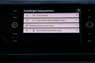Volkswagen POLO Achteruitrijcamera App-connect Navigatie Parkeersensoren / 18