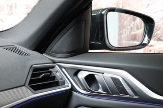 BMW 4 Serie Gran Coupé 420i High Executive M Sport Pakket Automaat  / Live Cockpit Professional / Schuif-/kanteldak / Leder / DAB / Stoelverwarming / 19 Inch / Shadow Line / Active Cruise Control / LED / M Sportremsysteem / Achteruitrijcamera / Extra Getint Glas / 32